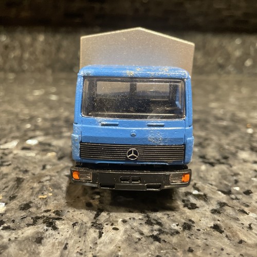 NZG 249 MERCEDES BENZ COVERED LORRY Blue - Picture 4 of 17