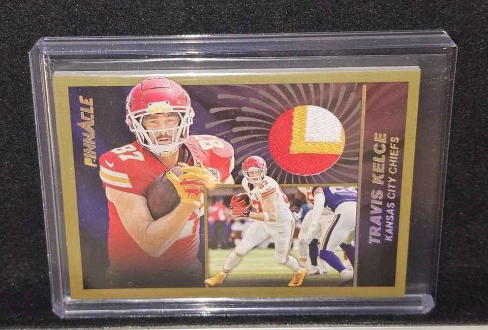 Parche de fútbol americano Travis Kelce Panini Encore 2024/10 3 colores Foto 3 de 4