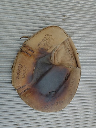 Vintage Wilson Hal Smith Catchers Mitt Model A2546 Air-Lite Handed Throw