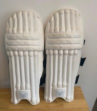 B3 Cricket Batting Pads - Boys - Right Hand - perfect condition