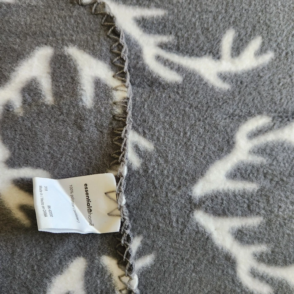 Manta polar Essential Home, patrón gris/blanco nueva. Cuernos Foto 2 de 4