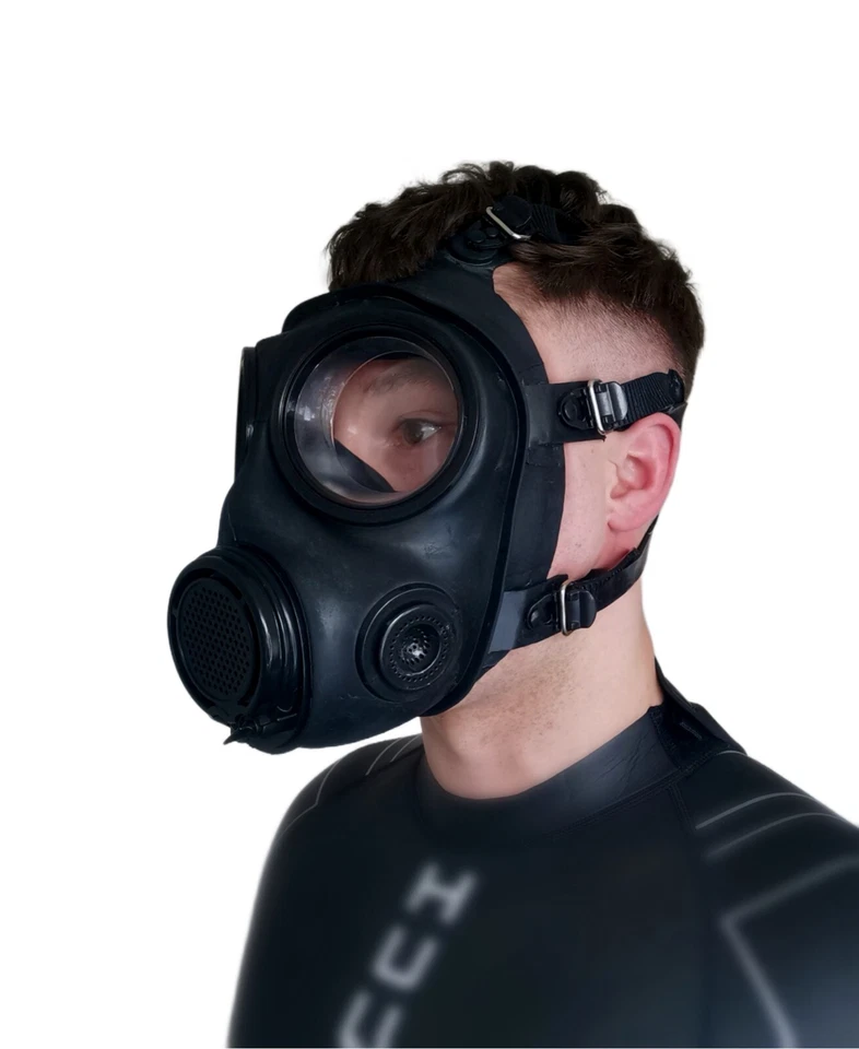 S10.2 Black Rubber Fetish Gas Mask Similar To The S10 Gas Mask - Image 2 of 4