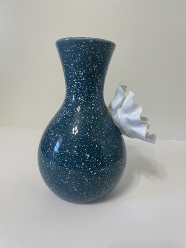 Anthropologie Stoneware Teal Vase With 3D White Anemone Flower 8” tall - Picture 4 of 7