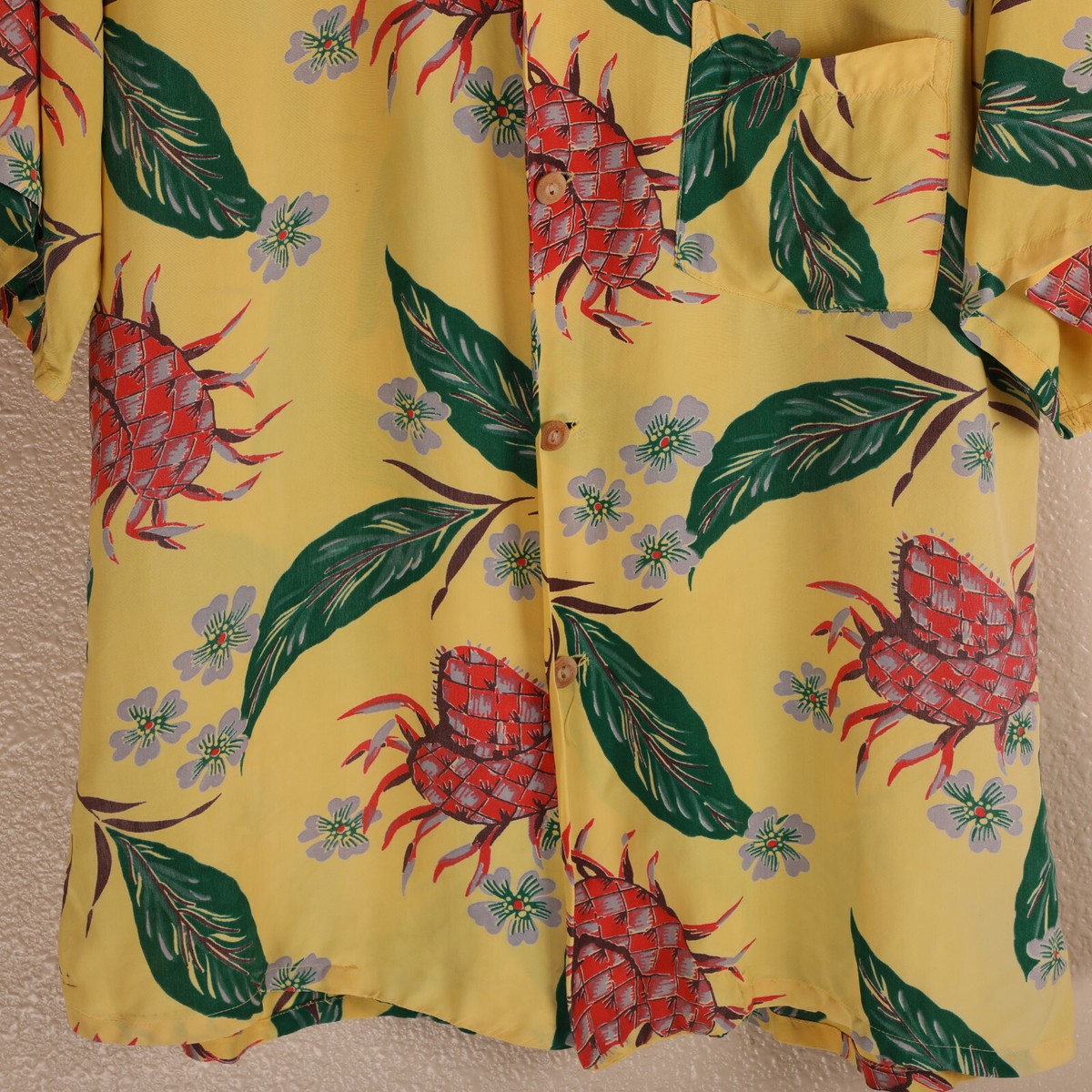 Vintage 1940s 40s Vibrant Rayon Aloha Hawaiian Shirt - Size Medium