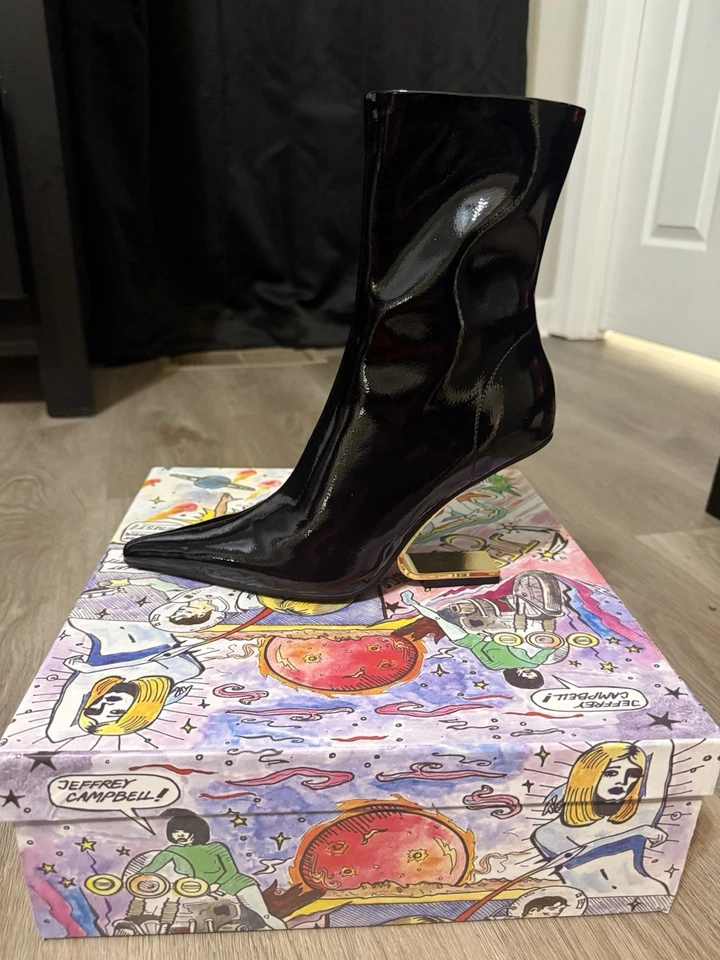 Bota JEFFREY CAMPBELL charol negro con tacón dorado Foto 2 de 4