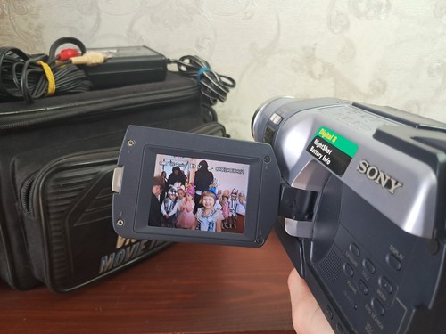 Sony PAL Handycam Camcorder - Digital8 - Video Transfer Camera DCR-TRV147E - Picture 18 of 24