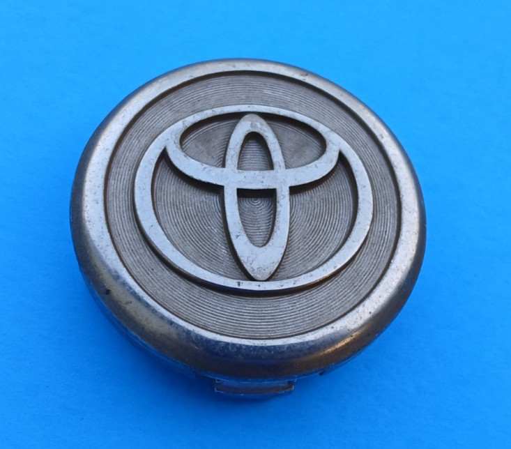 TOYOTA AVALON CAMRY SOLARA 1 WHEEL RIM HUBCAP CAP CENTER COVER DUST USED OEM A6
