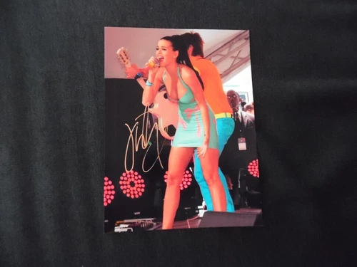 Katy Perry Hand Signed Photo 8 x 6" H0T!