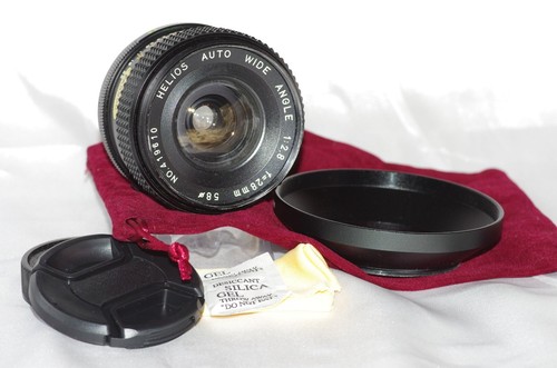 Weitwinkelobjektiv M42 28mm f2.8 HELIOS mit Kappe, Gegenlichtblende, Hülle sehr guter Zustand