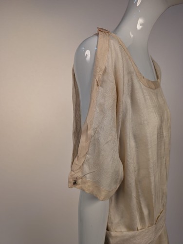 ANTIQUE EDWARDIAN LATE TEENS SHANTUNG DRESS W OPEN SLEEVES + BOTTOM EMBROIDERY - Picture 9 of 9