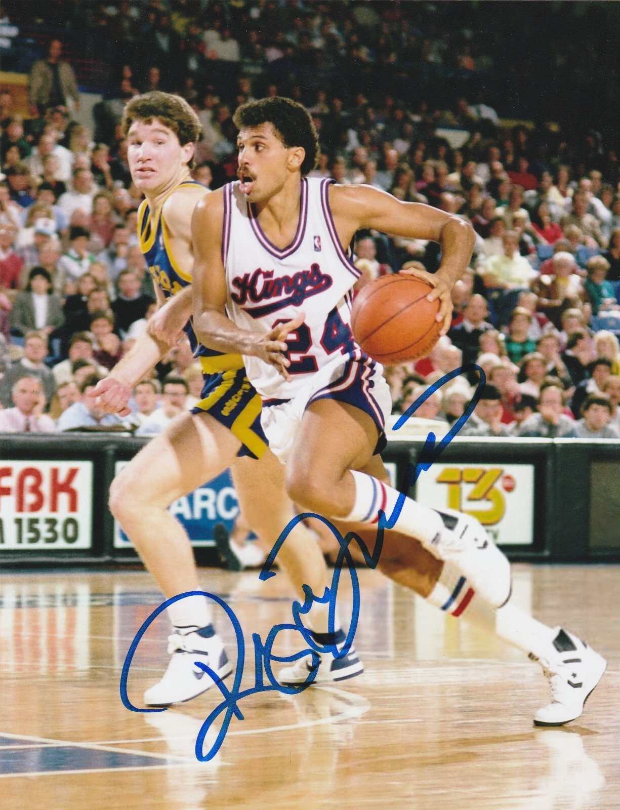 REGGIE THEUS SACRAMENTO KINGS ACTION SIGNED 8X10 