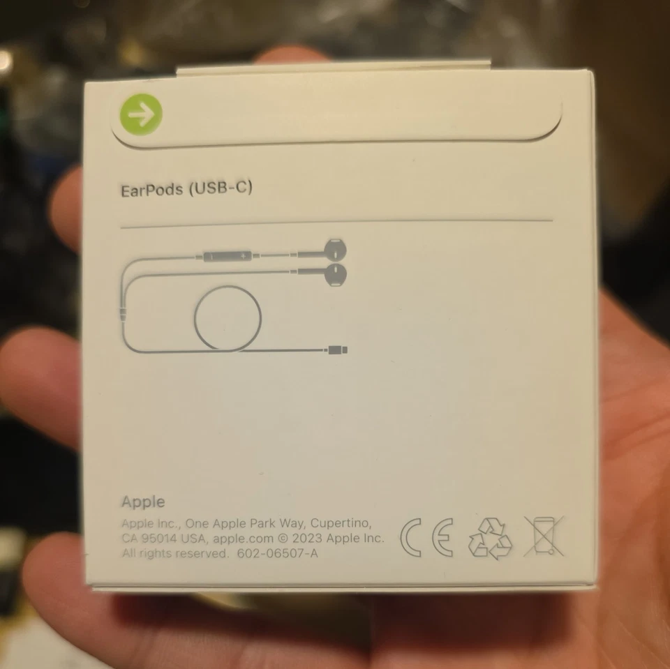 Apple EarPods Headphones USB-C Plug Wired Headset  MTJY3AM/A Original - Image 2 of 4