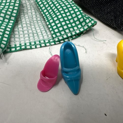 Barbie Vintage Konvolut x 17 Kleidung Schuhe - Bild 14 von 23