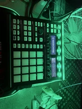 Native Instruments MASCHINE MK2 Groove Production Studio System