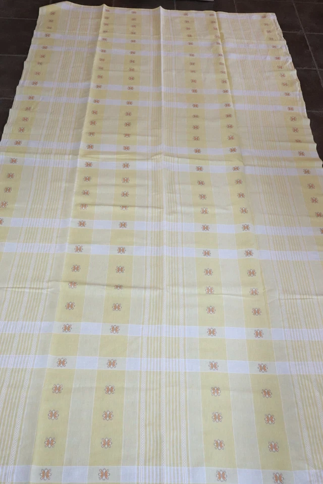 Ancienne nappe,serviette jaune  à motifs de Fleurs  linge ancien ,rectangulaire  - Photo 3/3