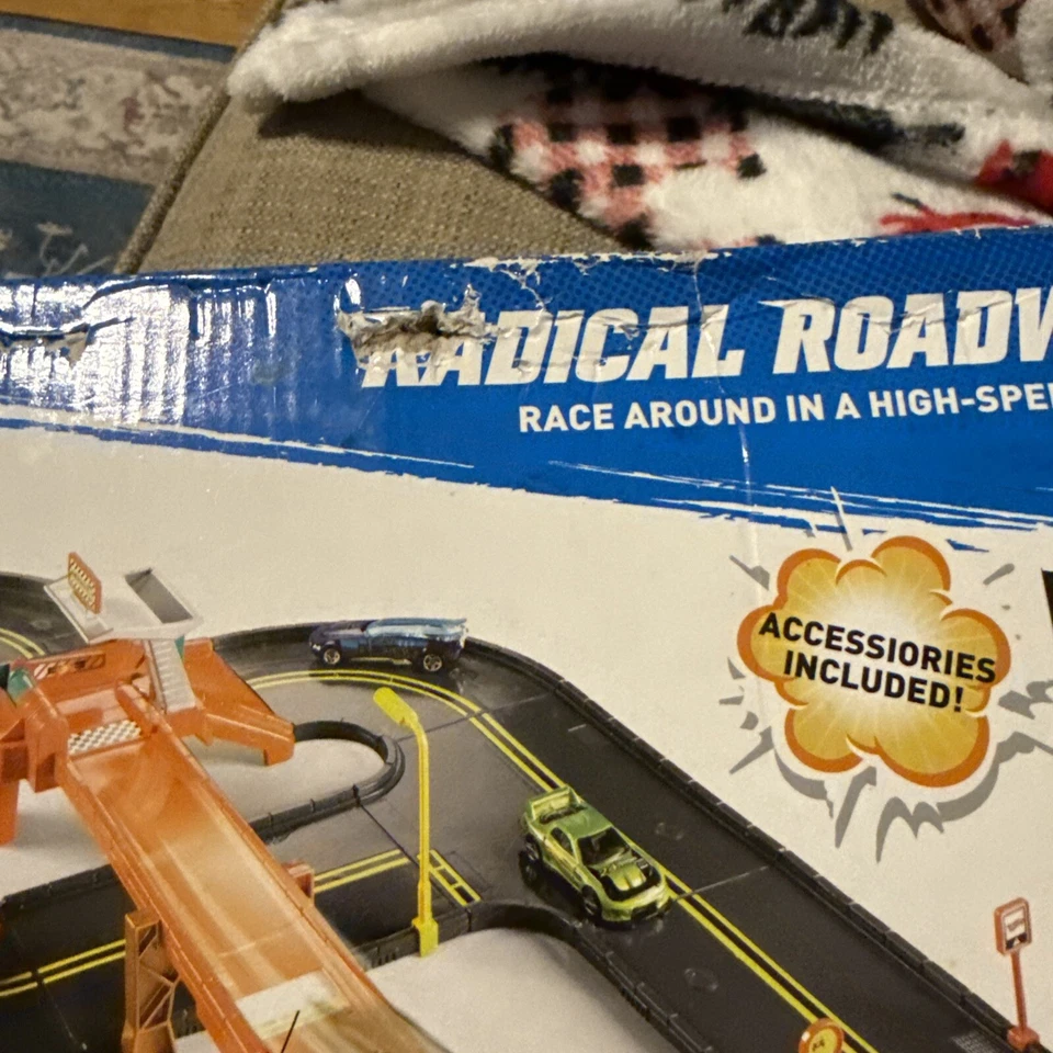 Juego Hot Wheels 2010 Radical Roadway: 1 vehículo, pistas y accesorios, nuevo en caja  Foto 3 de 4
