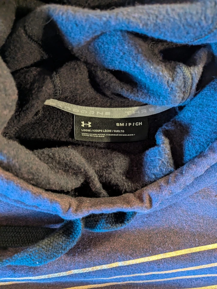 Sudadera con capucha Under Armour para mujer suelta Threadborne borgoña/dorada Foto 2 de 4