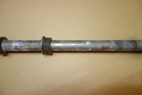 Yamaha xj400 xj xjr 400 4BP diversion rear wheel rim axle spindle with spacers - Picture 3 of 4