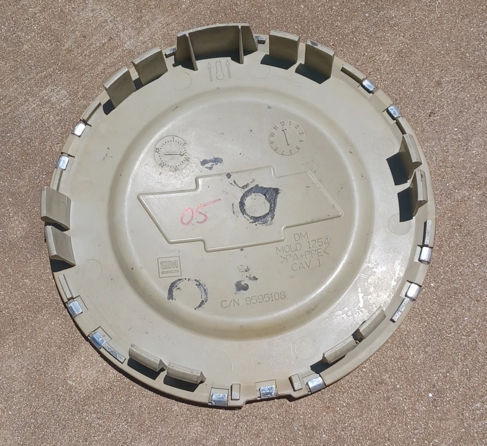 Chevrolet Trailblazer center cap 2004-2009 part number 9595108 05 - Image 3 of 3