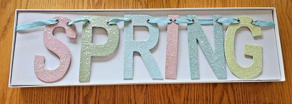 Guirnalda de Pascua se repite "PRIMAVERA" 3 veces letras pastel cinta azul 6 pies de largo nueva en caja Foto 3 de 4