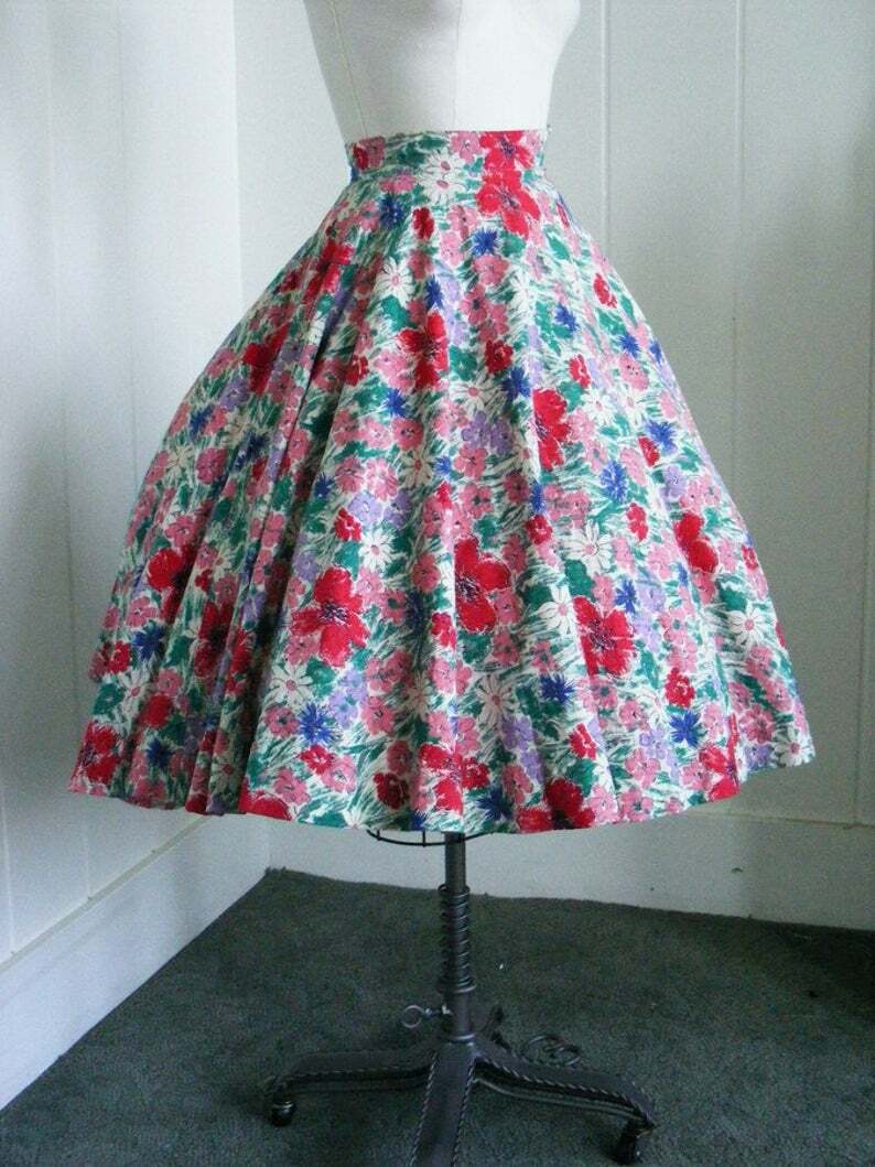 1950's Vintage Pink & Red Floral Circle Skirt - image 2