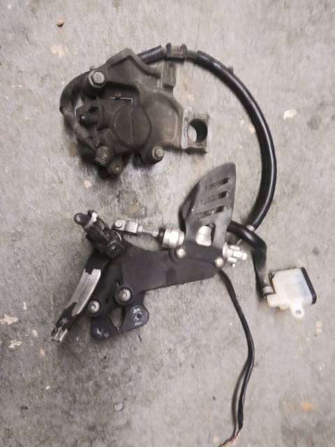 rearset gsxr caliper hanger suzuki brake oem rear complete