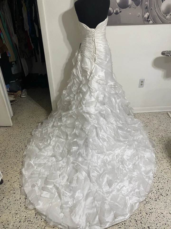 Vestido de novia de organza Miri by Maggie Sottero Foto 4 de 4