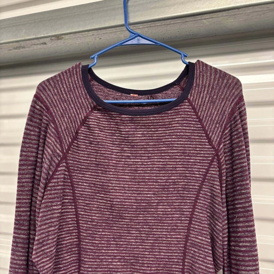 Top deportivo Lululemon borgoña jaspeado a rayas manga larga para mujer mediano largo Foto 3 de 4