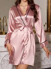 Women's Satin Short Robe With Contrast Piping And Tie Waist