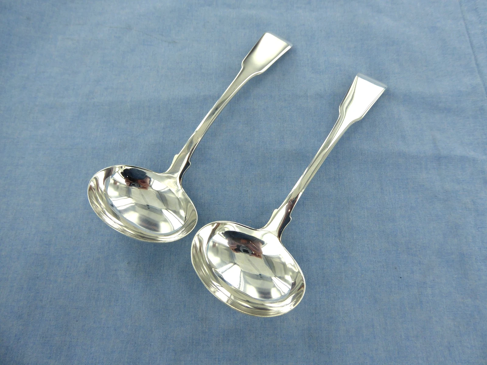AN ANTIQUE PAIR OF STERLING SILVER FIDDLE BACK SAUCE LADLES LONDON 1796.
Opens in a new window or ta