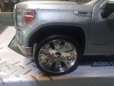 RUEDAS CROMADAS MOTORMAX ESCALA 1/24 CON NEUMÁTICOS PARA 2019 GMC SIERRA 1500 SLT.