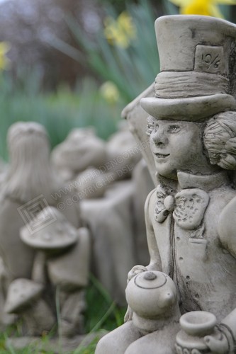 Adorno de jardín de piedra del Sombrerero Loco de Alicia en el País de las Maravillas - Imagen 8 de 9