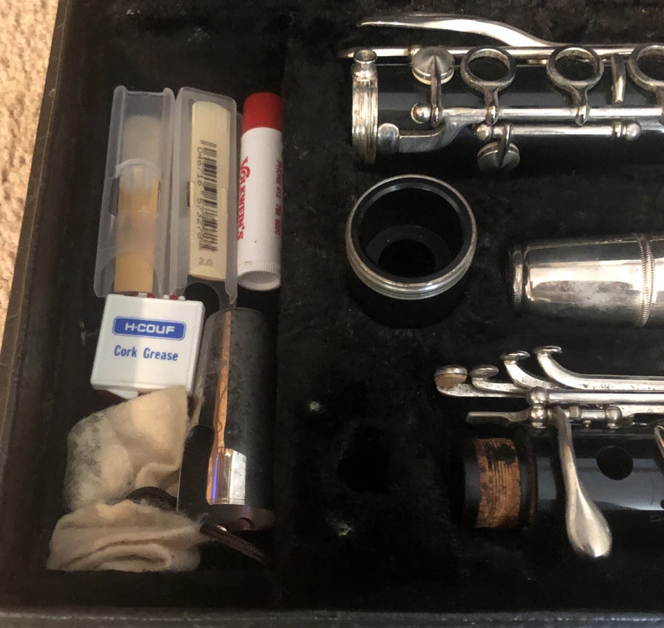 Vito Reso-Tone 3 Clarinet With Mouthpiece plus Hard Case & Acc. Not Tested - Image 3 of 4