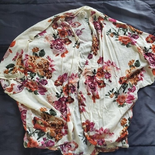 women short sleeve open front kimono top ivory with flower print