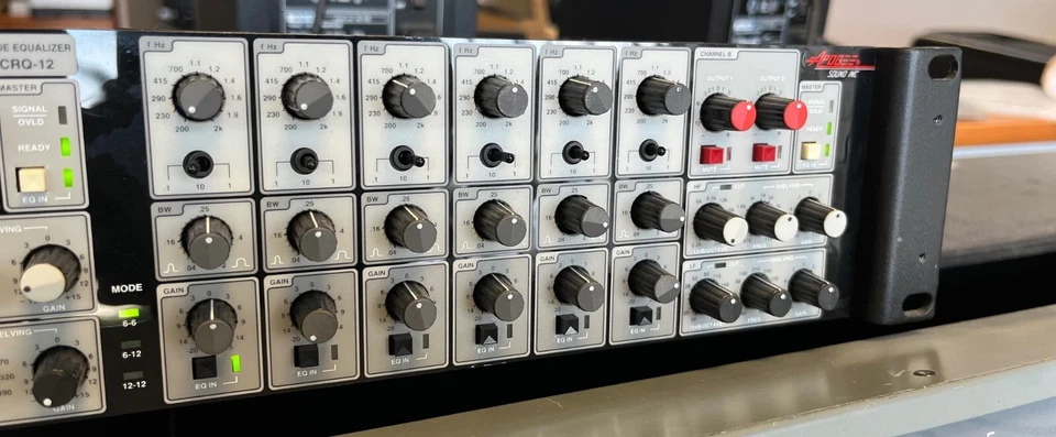 Égaliseur paramétrique Apogee CRQ-12 6 bandes étagères filtres HP/LP - Photo 4/4