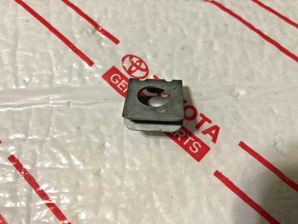 *NUEVO SOPORTE PARA PLACA DE MATRÍCULA TOYOTA LENGÜETA METÁLICA TORNILLO TUERCA SOPORTE SUPRA CELICA PREVIA Foto 4 de 4