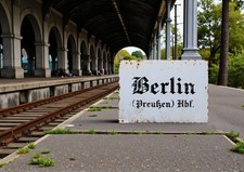 Berlin Preu&szlig;en Bahnhof Eisenbahn Metallschild Schild Alu