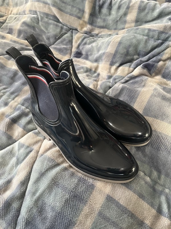 Women’s Tommy Hilfiger Dark Navy Blue Rubber Low Boots Size 11 Excellent Shape