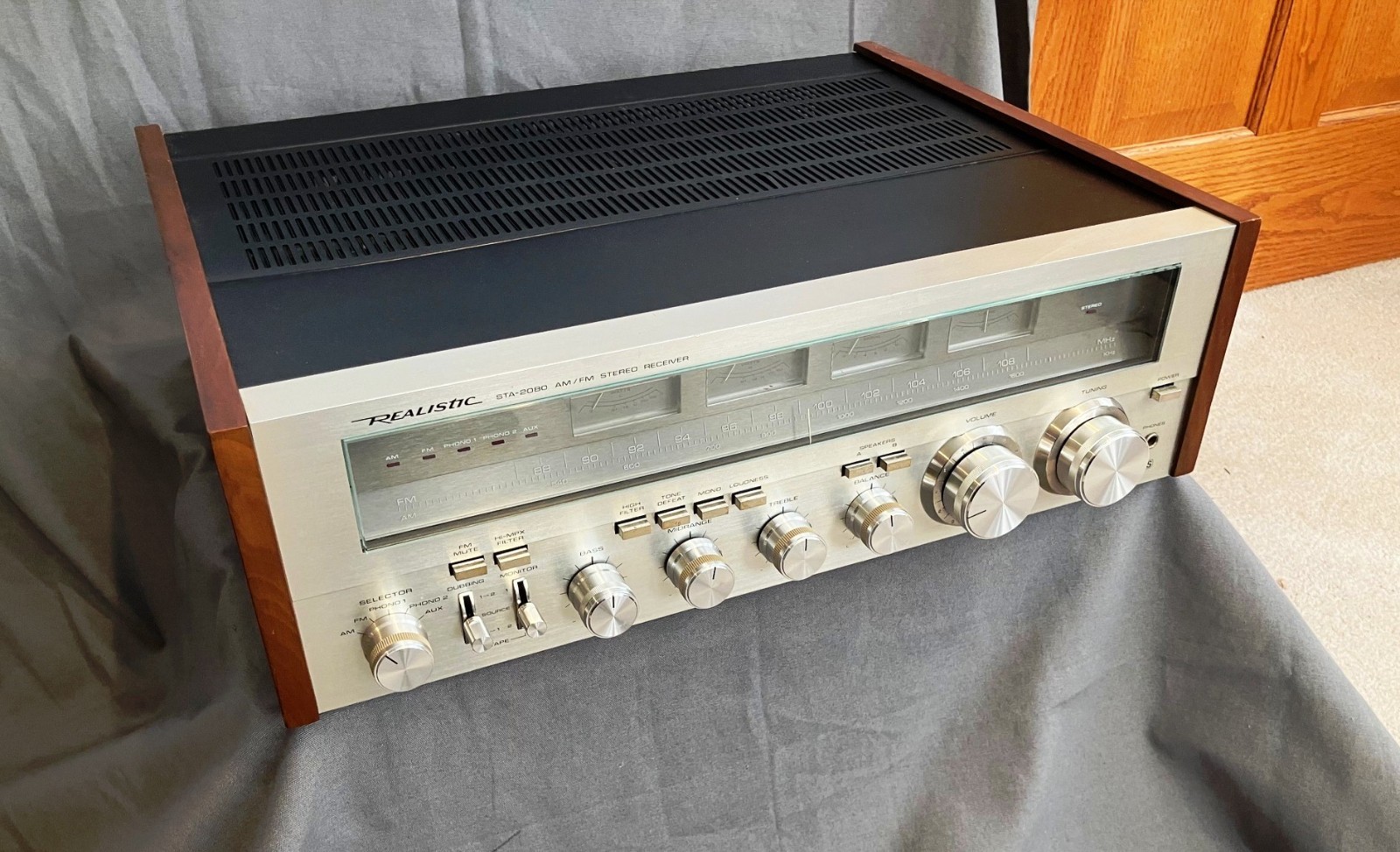 Realistic STA-2080 vintage audio equipment - eBay listing photo 2