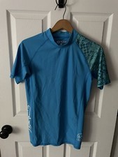 HUGE SPORTS One for All Essential Short Sleeve Rash Guard Champ Blu Digital Sz S