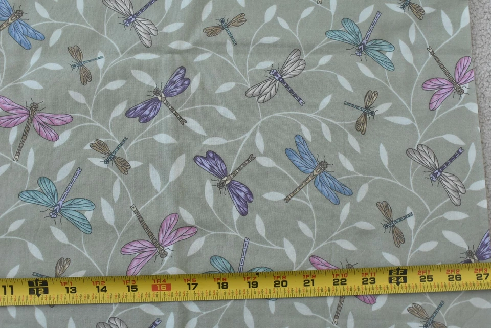 Por 1/2 yarda, coloridas moscas dragón en algodón verde menta, Marcus/Jarrar, P7192 Foto 2 de 4