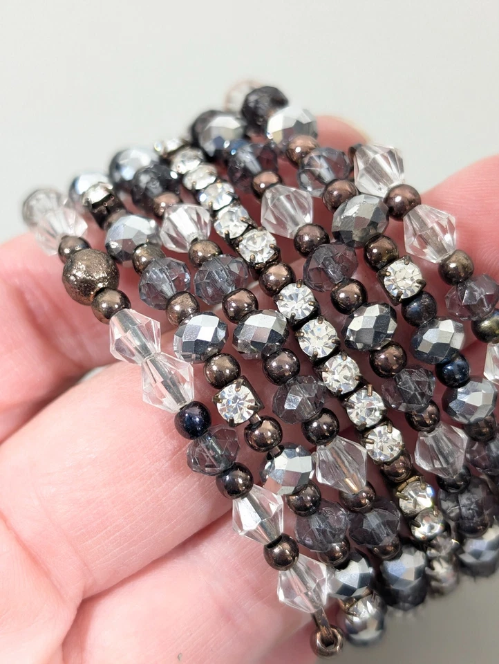 Brazalete de cuentas envolventes de tenis gris transparente de vidrio y acrílico de 7 pulgadas Foto 3 de 4