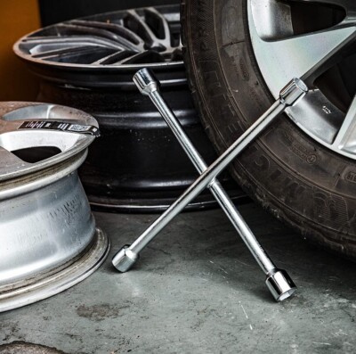 Utoolmart 14-Inch 4-Way Lug Wrench - 17mm 19mm 21mm 23mm Socket Tire Repair Tool