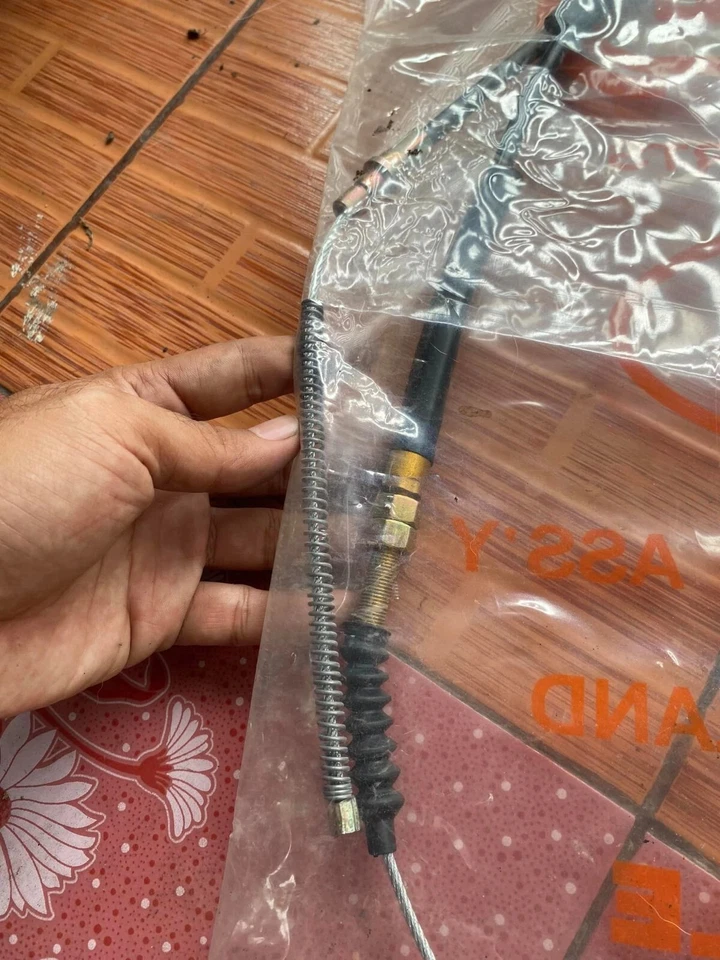 FRENO DE MANO TRASERO MAZDA SAVANNA RX3 RX-3 808 2 CABLES NUEVO Foto 3 de 4