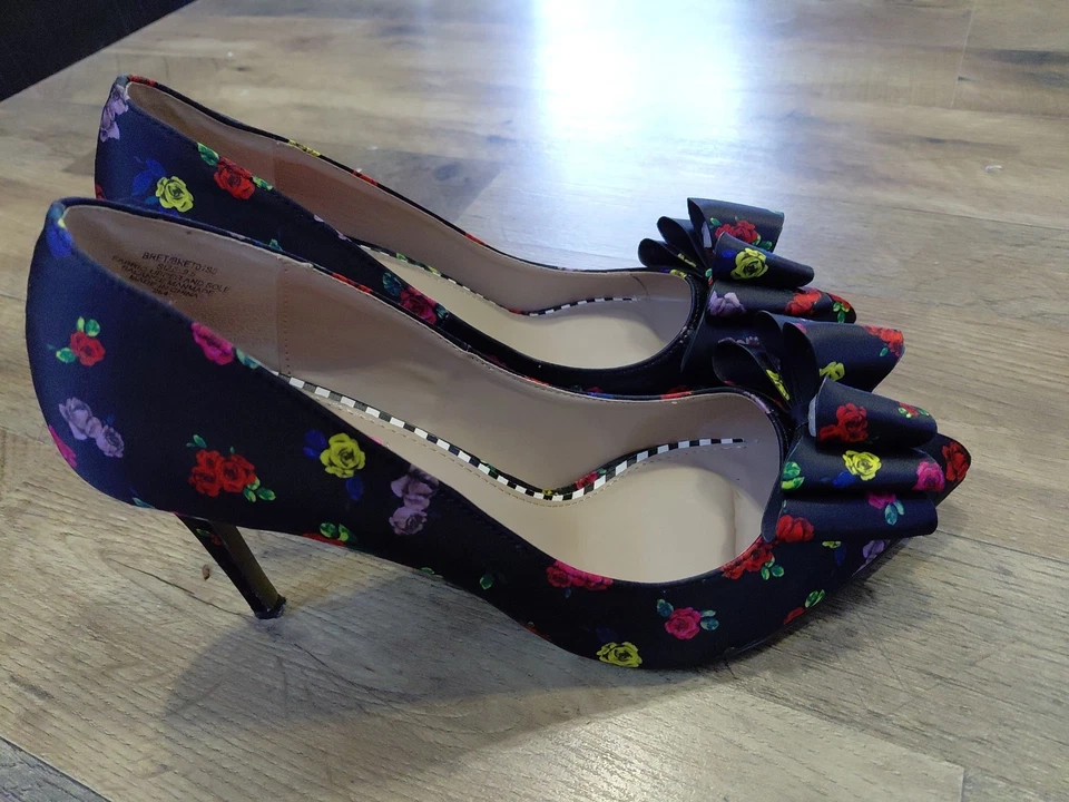 Betsey Johnson Y2k Womens Floral Pointed-Toe Bow Heels Size 9.5 - Image 2 of 4