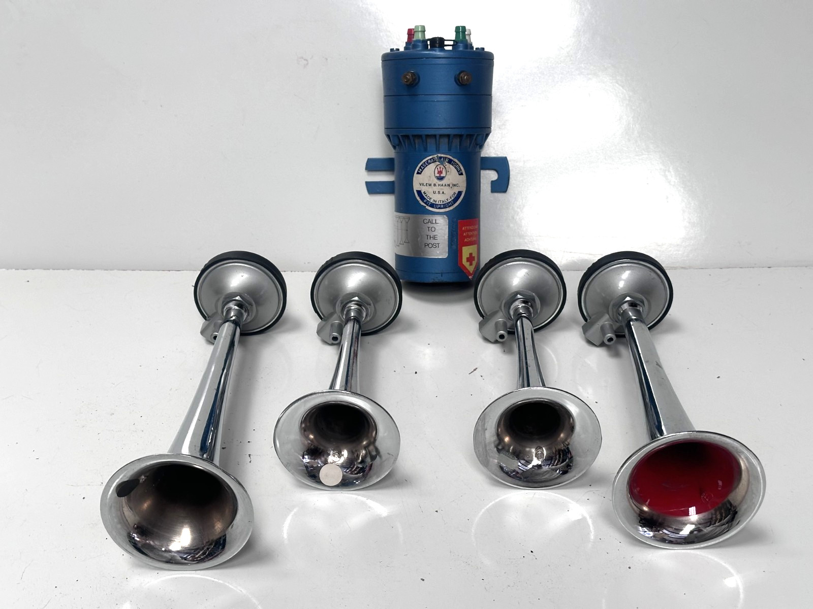 Vintage Maserati Musical Air Horn BMW MGB Alfa Romeo Call to the Post Working !!