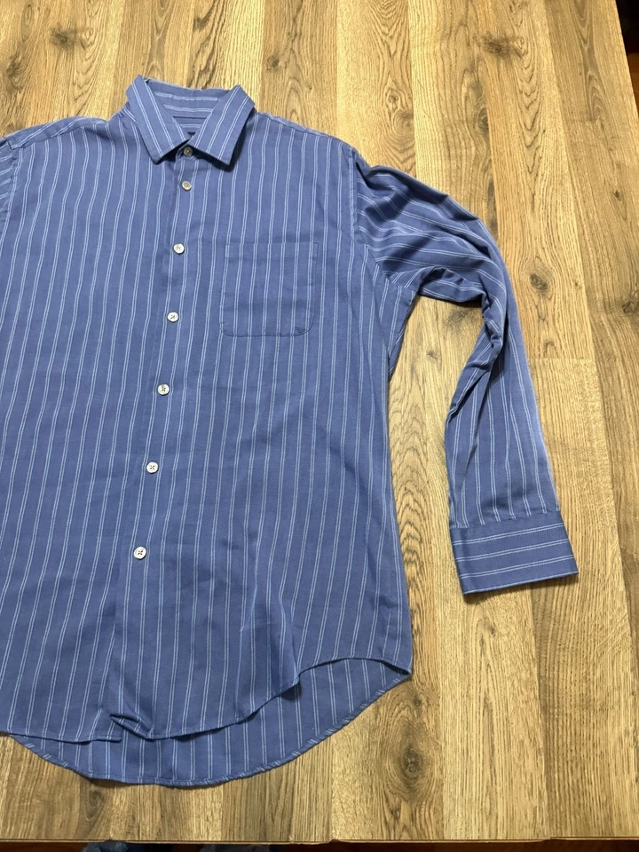 Camisa Van Heusen, Para Hombre Mediana, 15-.15.5 Azul Blanco Rayas Manga Larga Abotonada Foto 4 de 4