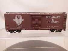 HO SCALE 40' STEEL BOX CAR D H DELAWARE HUDSON