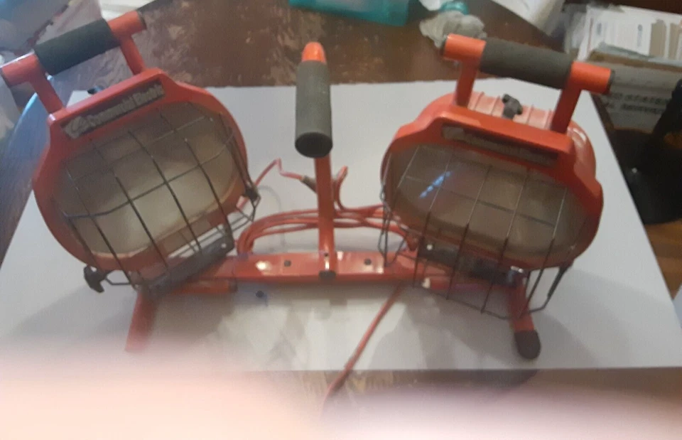 Commercial Electric Waterproof Portable Work Lights DUAL E164806 4Z21 UED *read - Image 2 of 4