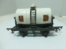 Tri-Ang R15 United Dairies Milk Tank Wagon - Triang